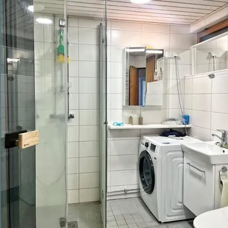 Lägenhet Kotimaailma - Tilava Rivitalo Asunto 3mh Ja Sauna Laehellae Korson Keskustaa Helsingfors